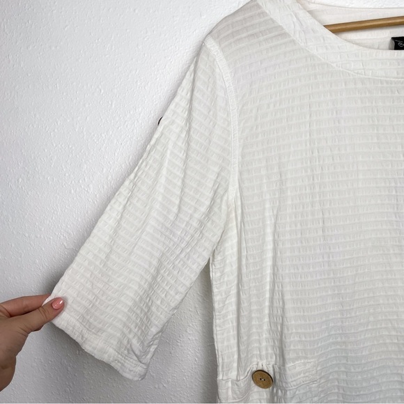 Focus Size S White Linen Shirt with Natural Wood Buttons | LagenLook Boho - Picture 7 of 11